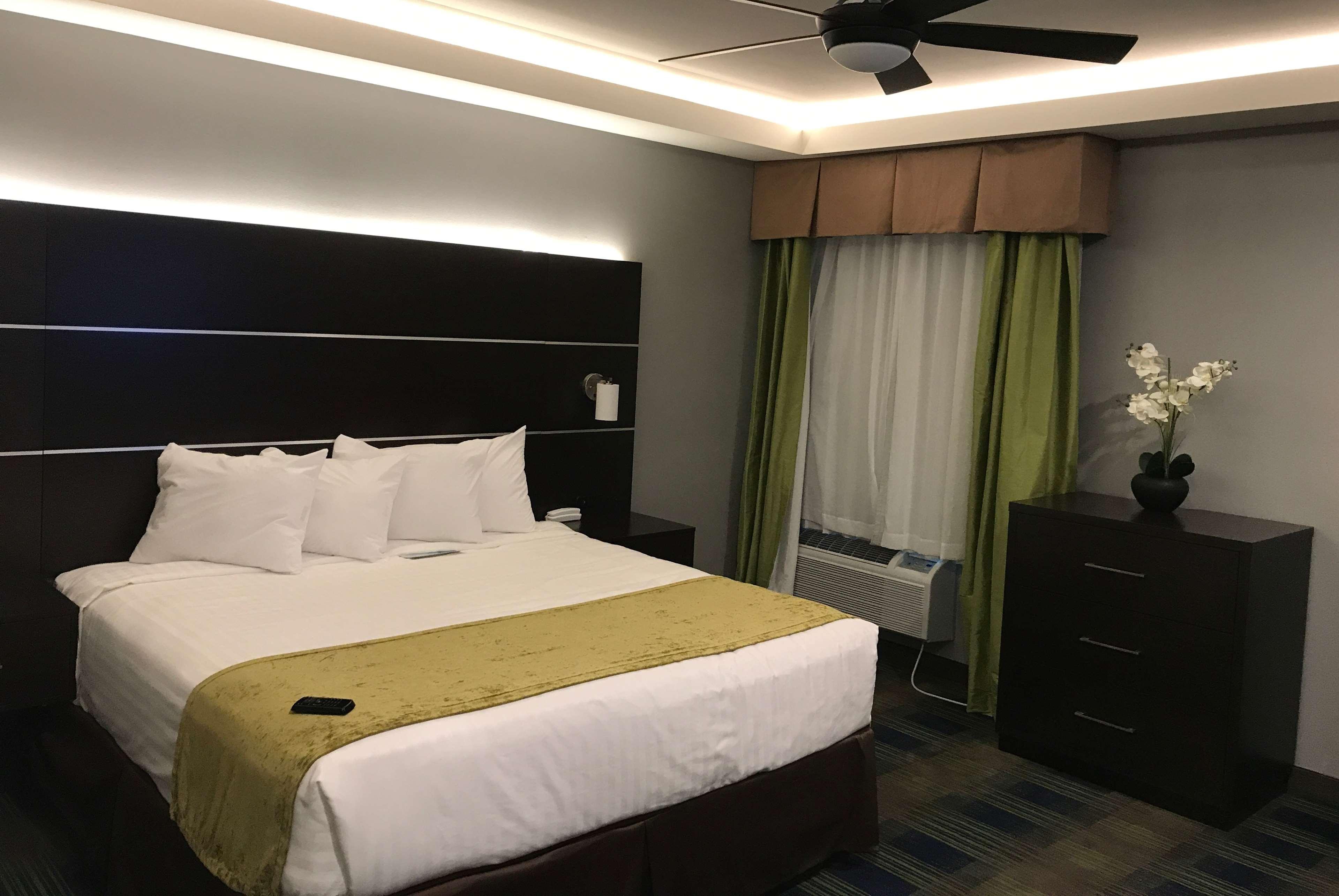 Days Inn & Suites By Wyndham Порт-Артур Экстерьер фото