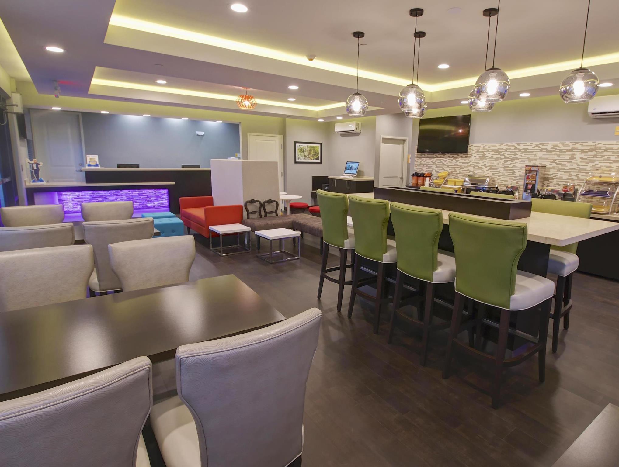 Days Inn & Suites By Wyndham Порт-Артур Экстерьер фото